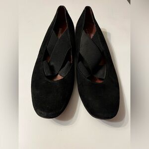 Donald‎ Pilner suede cross pela black women’s 7.5